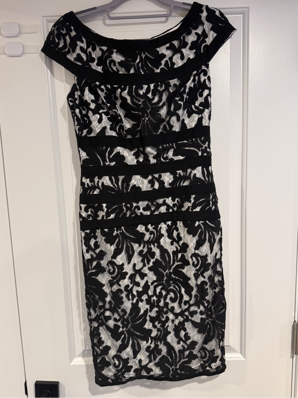 Tadashi Shoji Black & White Embroidered Lace Cap Sleeve Cocktail Dress Size 4P